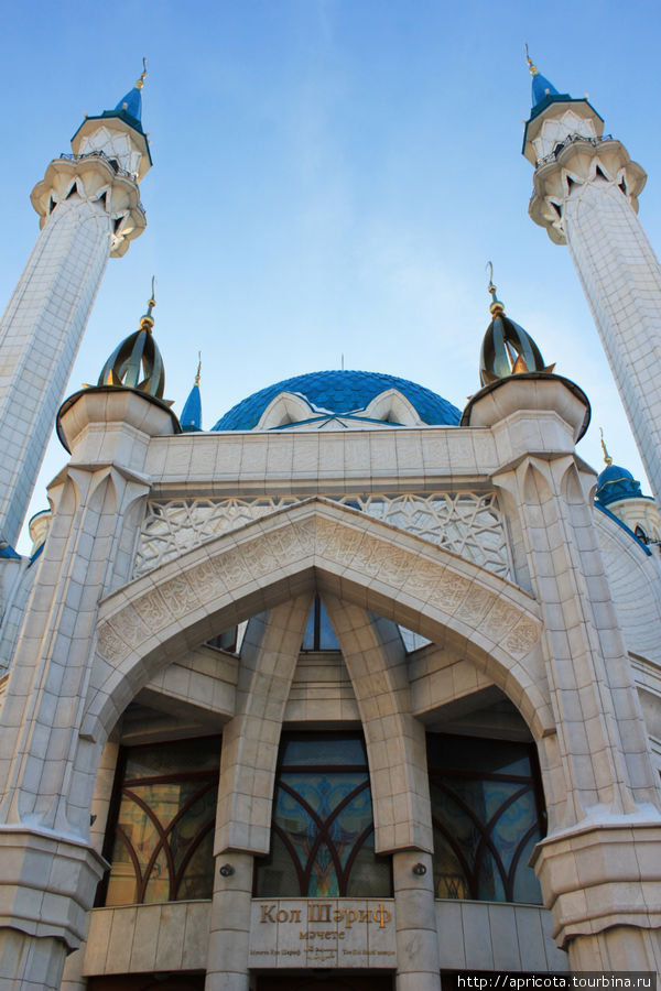 главный вход в мечеть Казань, Россия