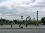 Именно на этой площади находилась гильотина, и именно эта площадь стала первым местом в Париже, освещаемым электрическими фонарями.