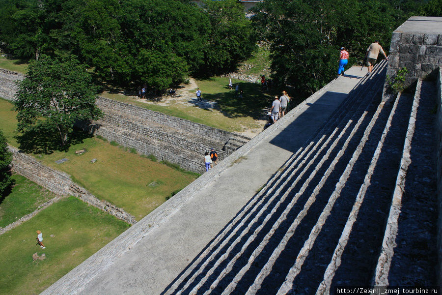 На вершине пирамиды Штат Юкатан, Мексика