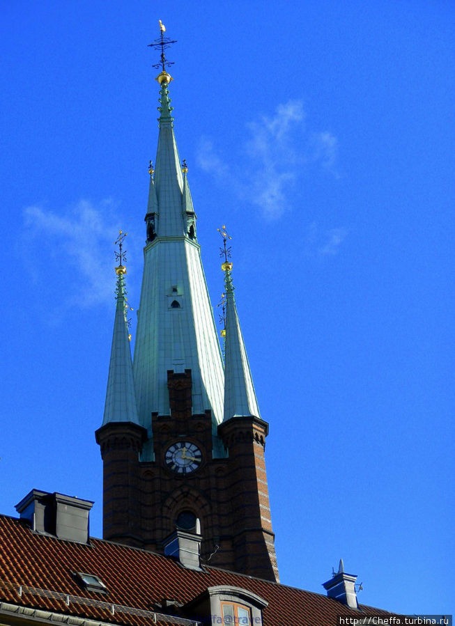 Церковь Клары — практически первое, что увидели, выйдя из здания центрального вокзала. Стокгольм, Швеция
