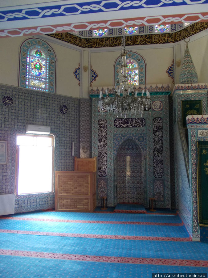 Внутренность мечети Остров Бургаз, Турция