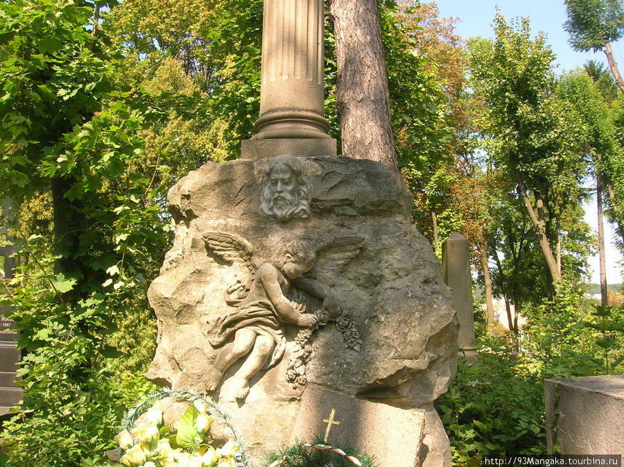 На Лычаковском кладбище Львов, Украина