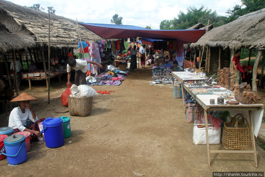 Пятничный рынок Ньяунг-Шве, Мьянма