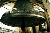 Самый большой колокол  по имени Сысой (1688 года отливки) весит 32 тонны или 2000 пудов. Язык колокола весит около полутора тонн, раскачивают его два звонаря.
