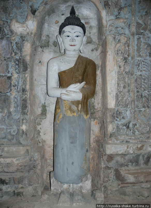 Стоящий Будда Мраук-У, Мьянма