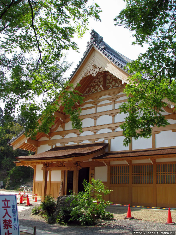 восстановленный в 2007 году сгоревший храм Тадзими, Япония