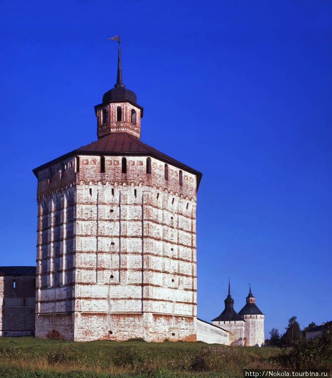 Кирилло-Белозерский монастырь. Вологодская башня Кириллов, Россия