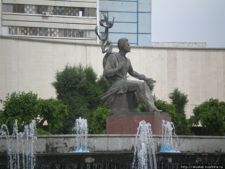 Памятник Х.Алимджану (писателю) Ташкент, Узбекистан
