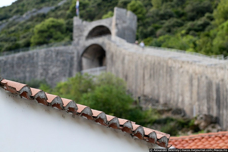Давайте поднимемся на стены крепости Стон и поглядим на весь поселок сверху. Стон, Хорватия