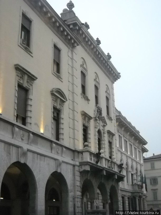 Дома с аркадами Павия, Италия