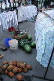 Тряпки продают вместе с овощами и фруктами