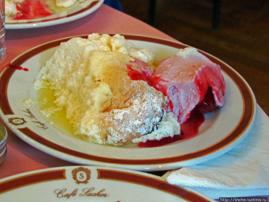 Порция суфле, безумно вкусная. Мне понравилось больше, чем хваленый, самый-самый, Original Sacher-Torte Зальцбург, Австрия
