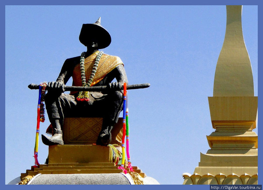 Памятник королю Сеттатирату Вьентьян, Лаос