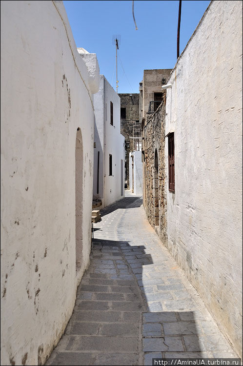 Спускались в город проходя лабиринты белых улиц Линдос, остров Родос, Греция