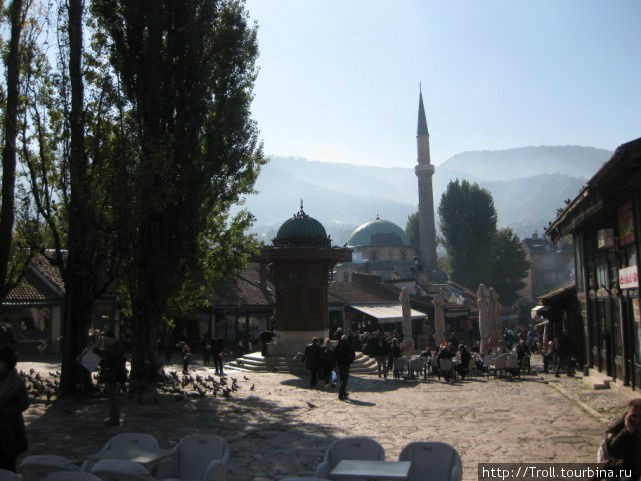Эта площадь регулярно попадает на сувенирную продукцию и в рекламы города Сараево, Босния и Герцеговина