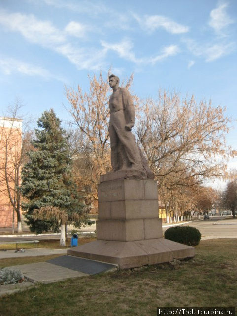 Памятники героям советского времени остались на местах и ухожены Бендеры, Приднестровская Молдавская Республика