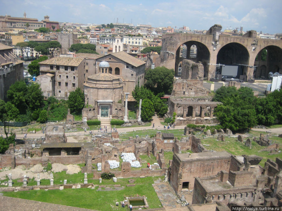 Римский Форум — древняя площадь в центре Рима Рим, Италия