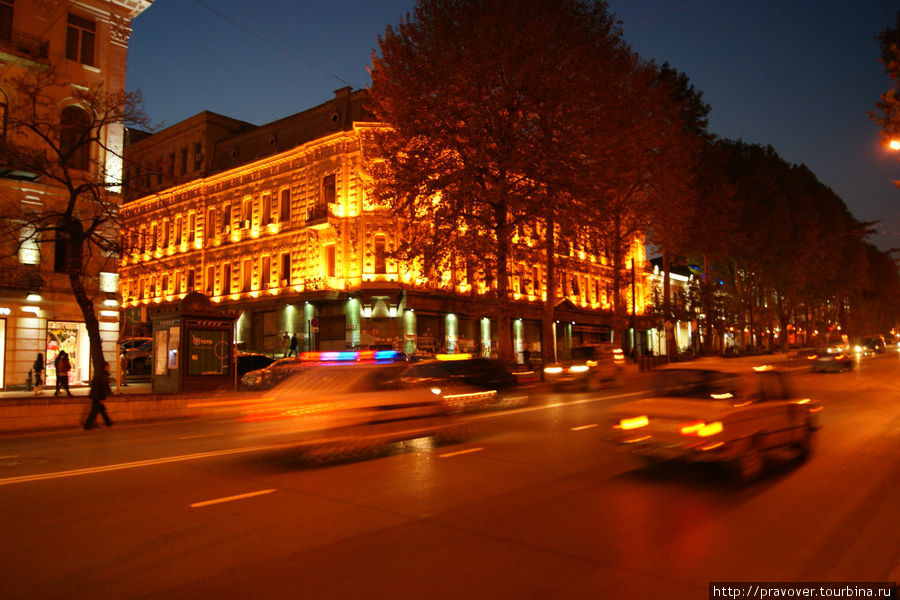 Проспект Руставелли ночью Тбилиси, Грузия