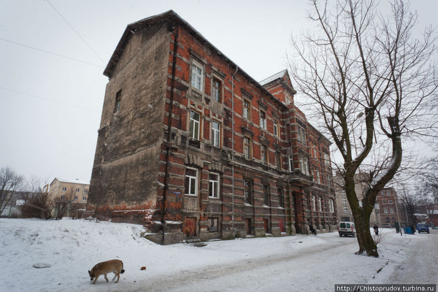 В Черняховске сохранилось много интересных немецких зданий, жаль, что не в идеальном состоянии. Калининградская область, Россия
