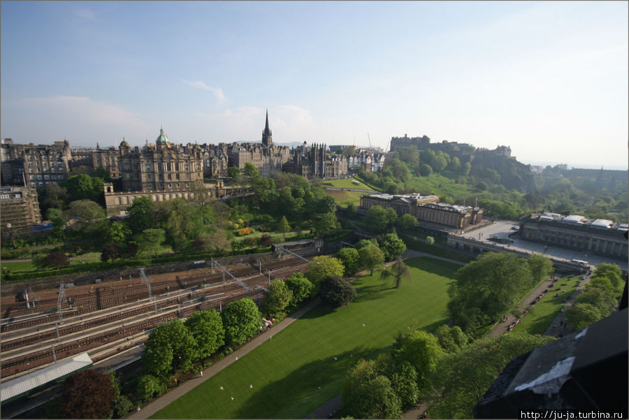 Мемориал Вальтера Скотта и Эдинбург с высоты птичьего полёта Эдинбург, Великобритания