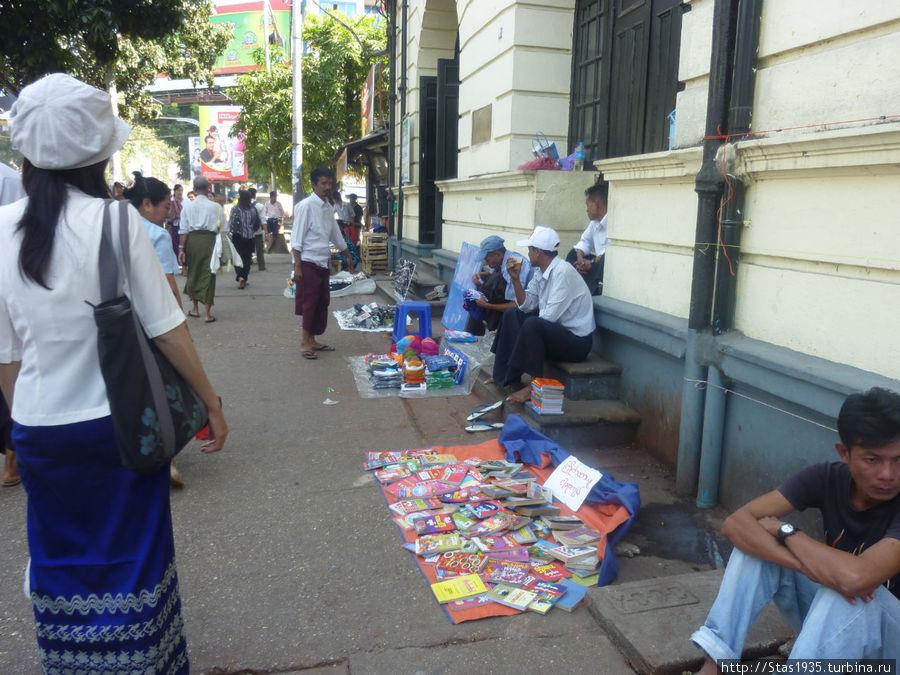 Янгон. Уличная торговля. Янгон, Мьянма