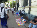 Янгон. Уличная торговля.