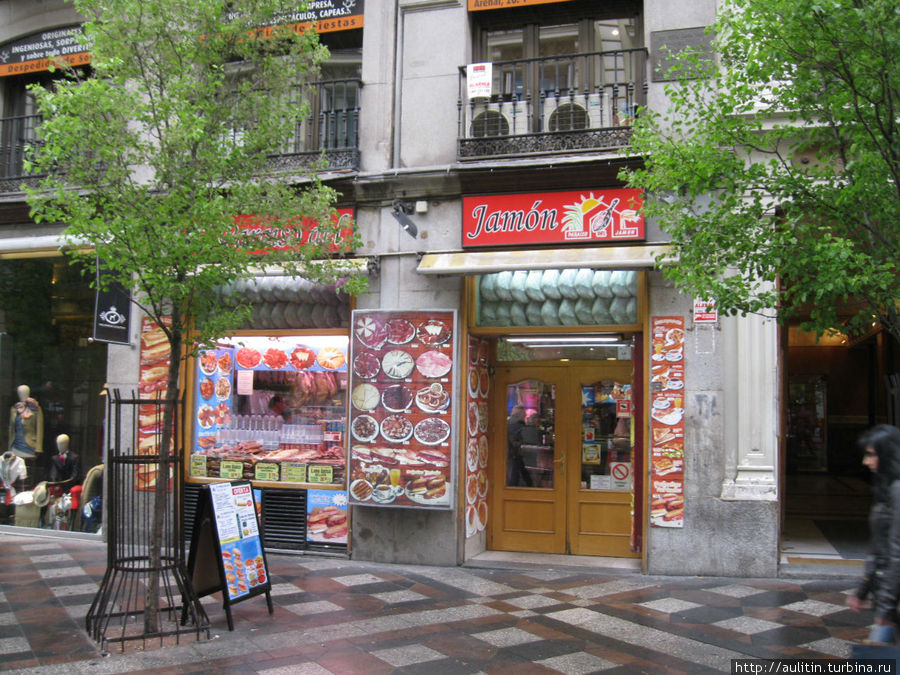 Мадрид, ещё лавка с хамоном. Мадрид, Испания