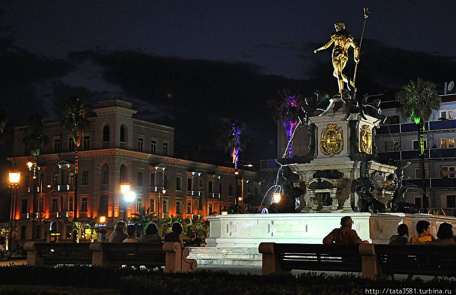 Театр, площадь и эротический фонтан Батуми, Грузия
