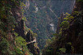 Узкие дорожки опоясывают склоны гор Хуаншань
