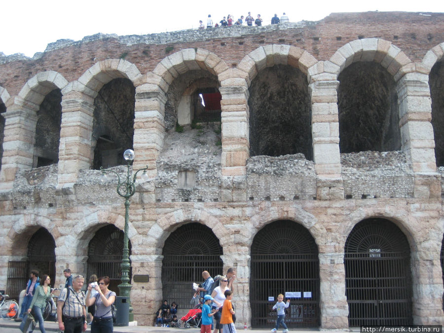 Древнеримская арена, средневековые площади и дом Джульетты Верона, Италия