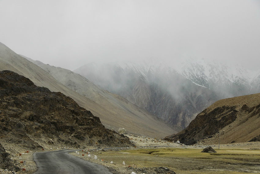 Как вы заметили, погода в горах меняется с каждой фотографией. То есть каждые полчаса. Штат Джамму-и-Кашмир, Индия