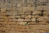 Стены сложены из разновозрастных камней