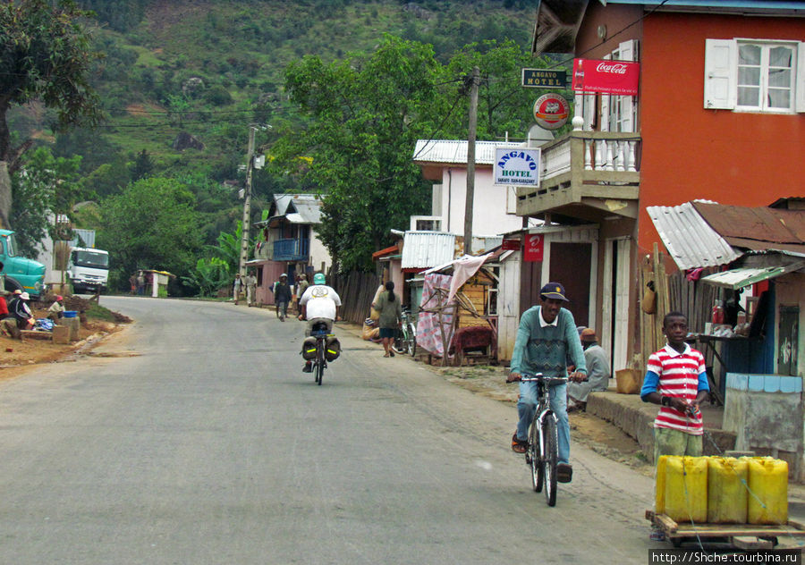 Поселки по дороге ничем друг от друга не отличаются Провинция Туамасина, Мадагаскар