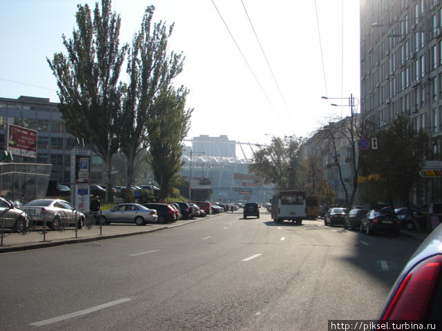 Вид на НСК ОЛИМПИЙСКИЙ со стороны дворца спорта Киев, Украина