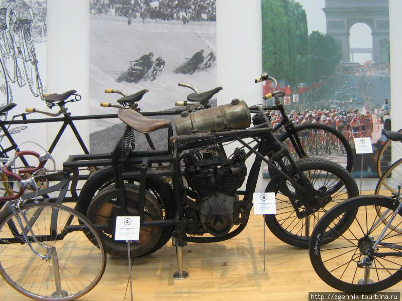 Старииный мотоцикл с V-образным двигателем Мюнхен, Германия