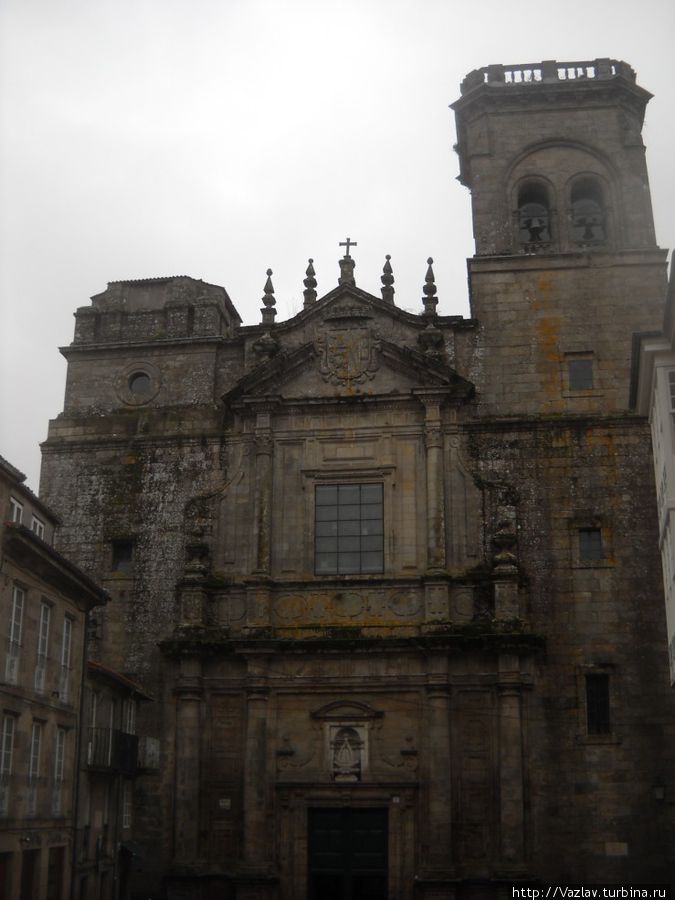 Фасад церкви; отсутствие второй башни бросается в глаза! Сантьяго-де-Компостела, Испания