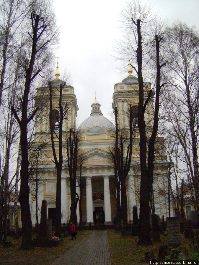 Свято-Троицкий собор Александро-Невского мужского монастыря спроектировал в 1774 году архитектор И. Е. Старов Санкт-Петербург, Россия