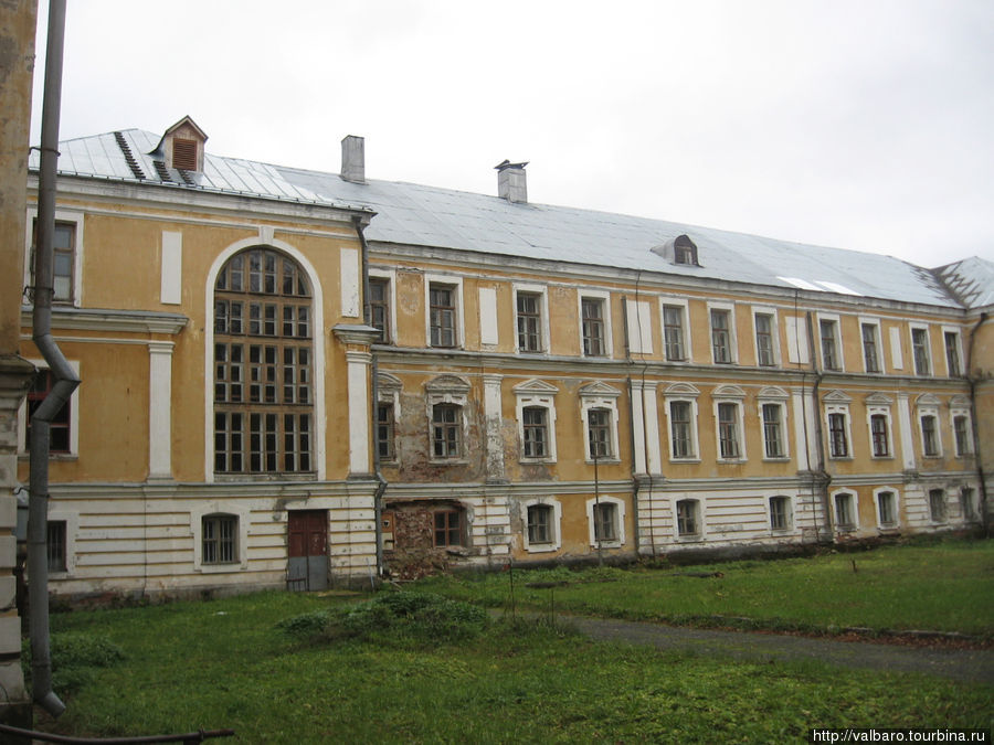 Фасад дворца со стороны парка (задний). Петушки, Россия