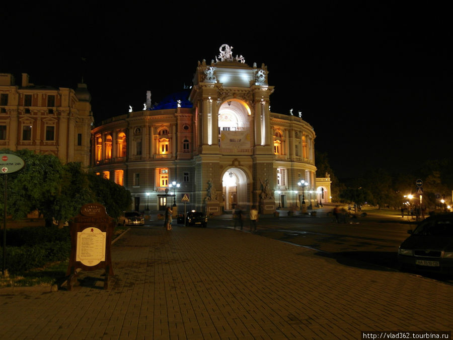 Оперный театр ночью.. Одесса, Украина