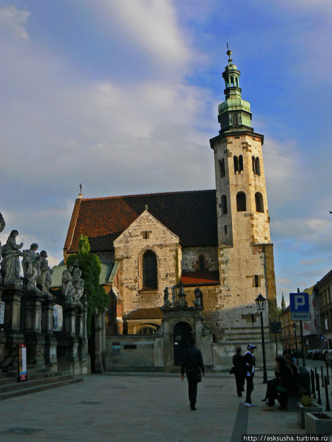 Костел св.Анджея был единственным строением в городе, которое удалось защитить во время нашествия татаров в 1241 г. Краков, Польша