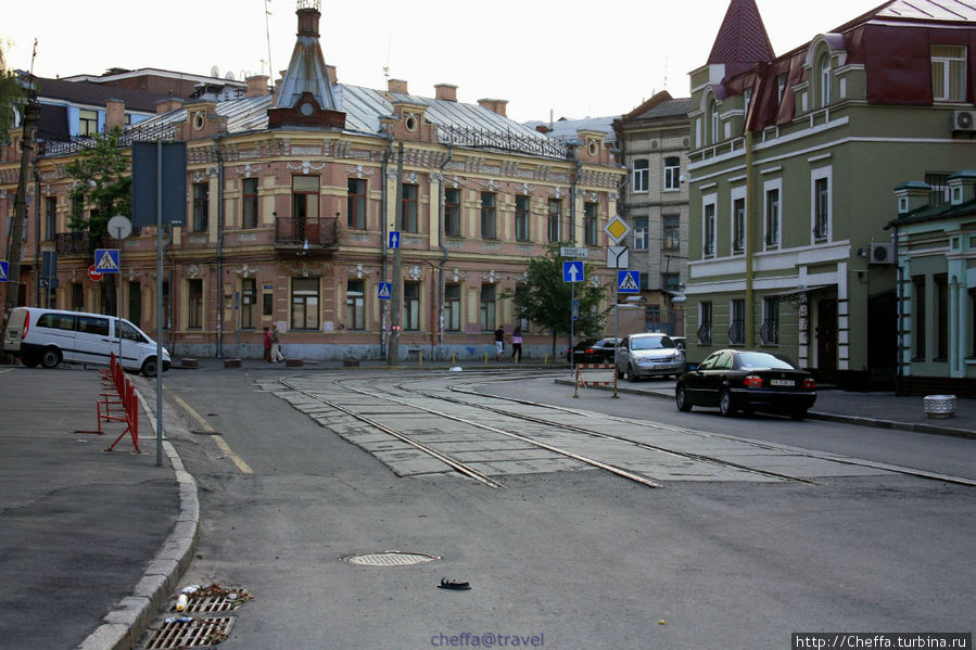 Этот вид встречается во многих европейских городах. Видимо время трамваев уходит, а жаль. Киев, Украина