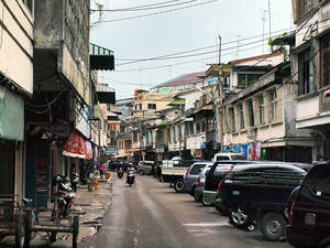 На улице Танджунг-Пинанга