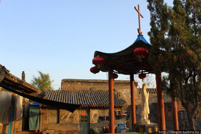 Христианские храмы на китайский лад Пинъяо, Китай