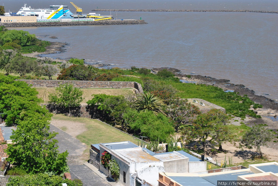 Одна из стен форта с высоты Колония-дель-Сакраменто, Уругвай