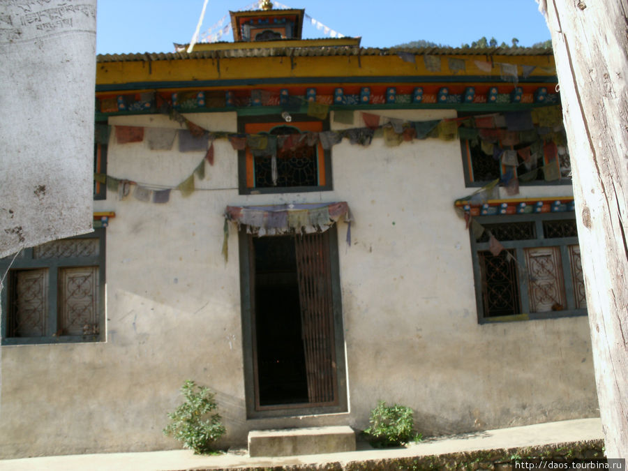 Тибетский монастырь в Туло-Сябру Лангтанг, Непал
