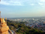 Пагода Prachulaqmanee. Панорама г. Након Саван..
