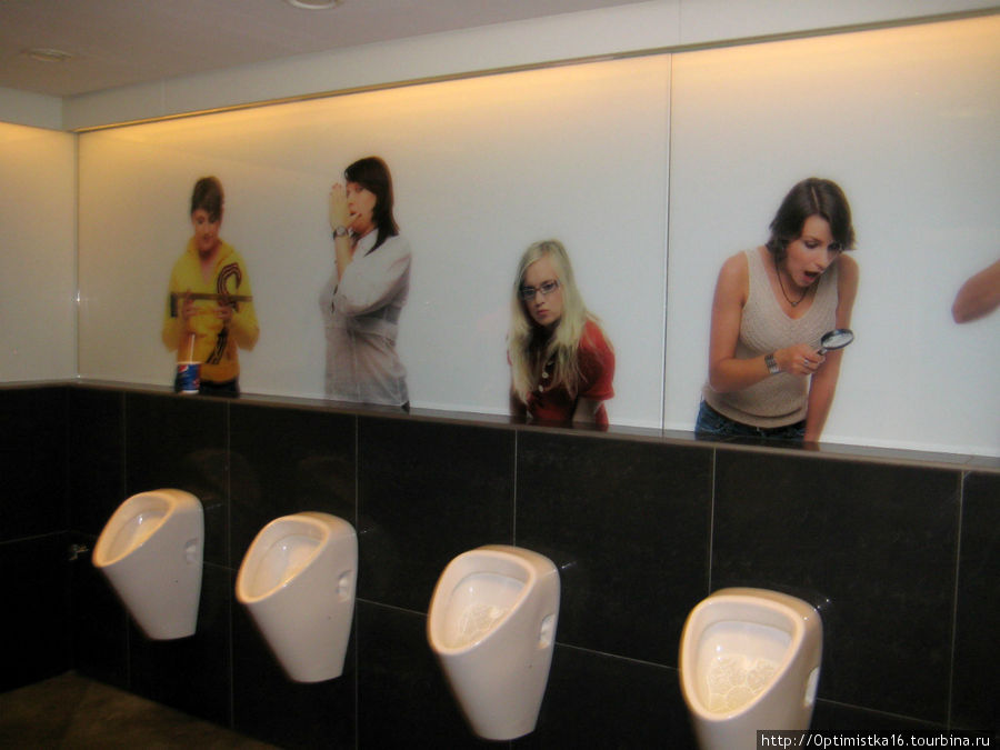 Что можно увидеть в мужском туалете в пражском Палладиуме... Прага, Чехия
