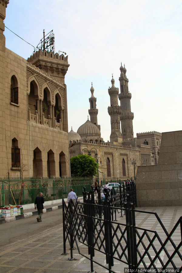 Вид на Аль Азхар со стороны Эль Халили Каир, Египет