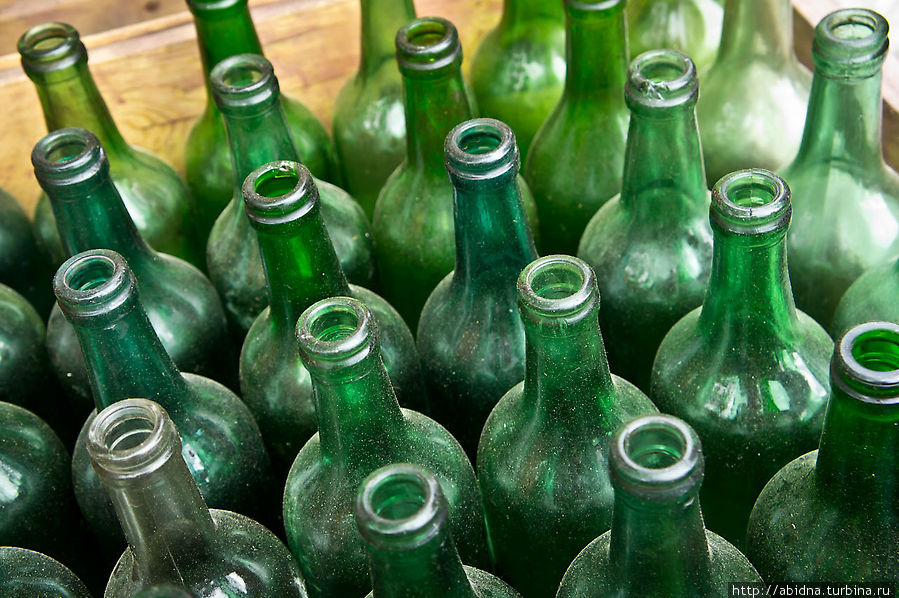 Домашнее вино перед подачей на стол разливали в бутылки Южная Осетия