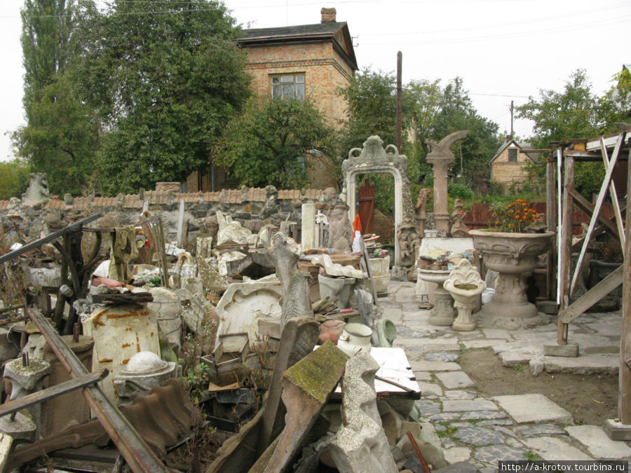 Наверное, можно прийти и купить какую-нибудь понравившуюся статуэтку Луцк, Украина